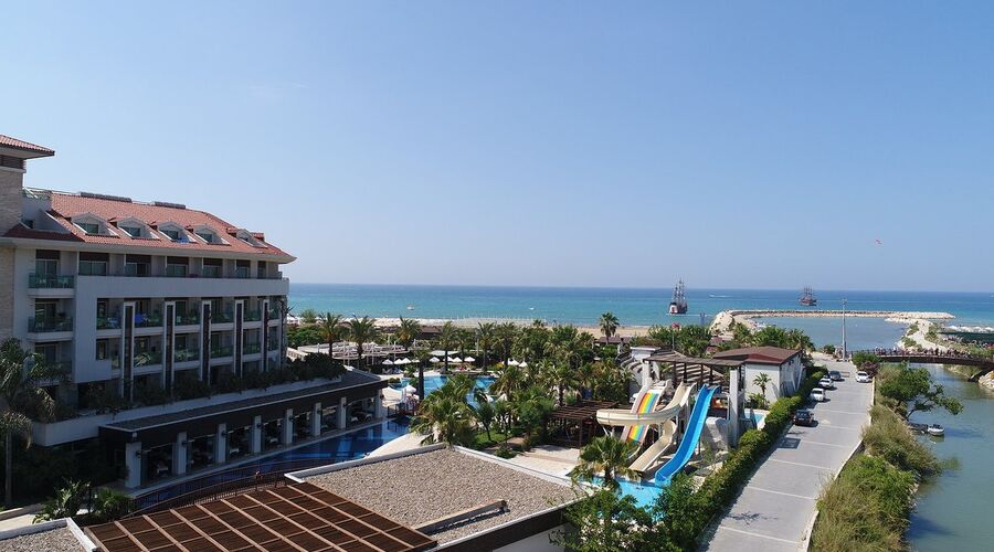 Sunis Evren Beach Hotel & Spa 5*