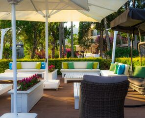 Liv Hotel By Bellazure