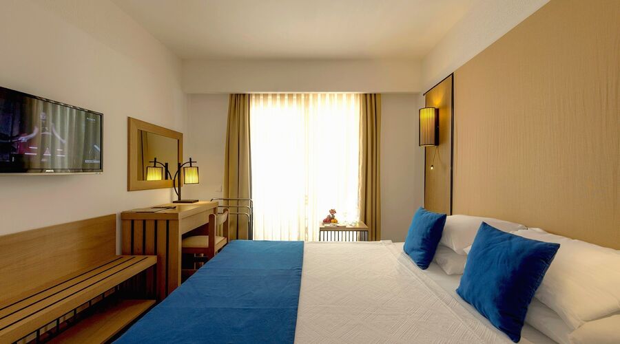 Liv Hotel By Bellazure