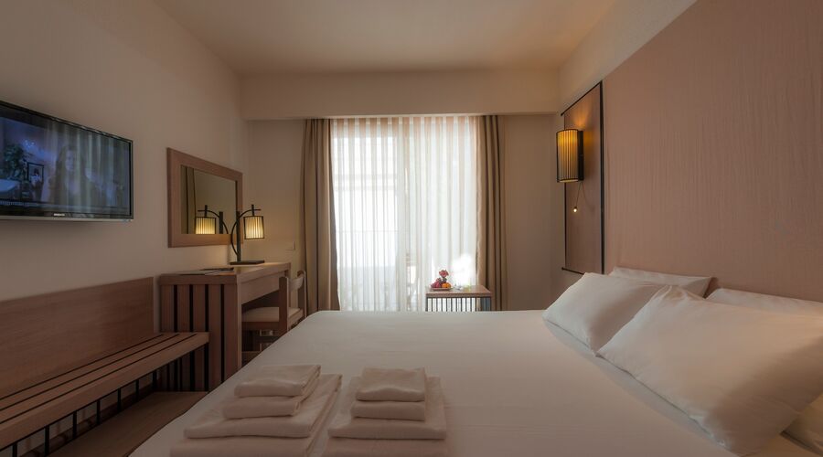 Liv Hotel By Bellazure