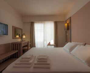 Liv Hotel By Bellazure