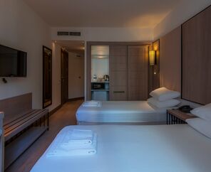 Liv Hotel By Bellazure