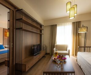 Liv Hotel By Bellazure