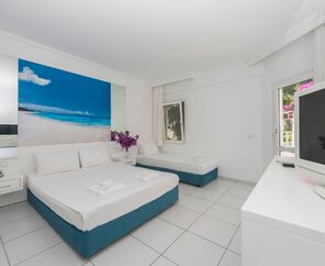 Bendis Beach Hotel  4*