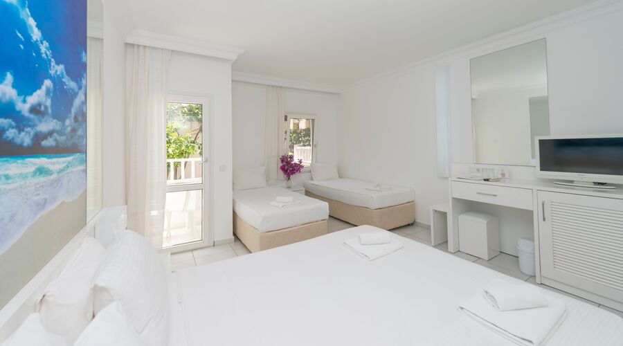 Bendis Beach Hotel  4*