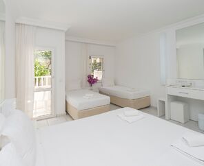 Bendis Beach Hotel  4*