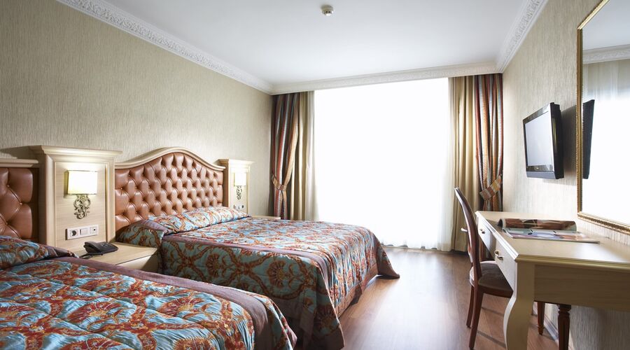 Emre Beach Otel 4*