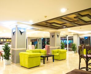 Side Town By Zhotels