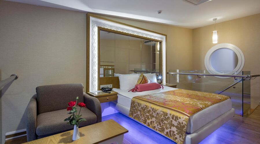 Granada Luxury Okurcalar