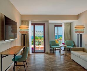 DoubleTree By Hilton Bodrum Işıl Club Resort  5*