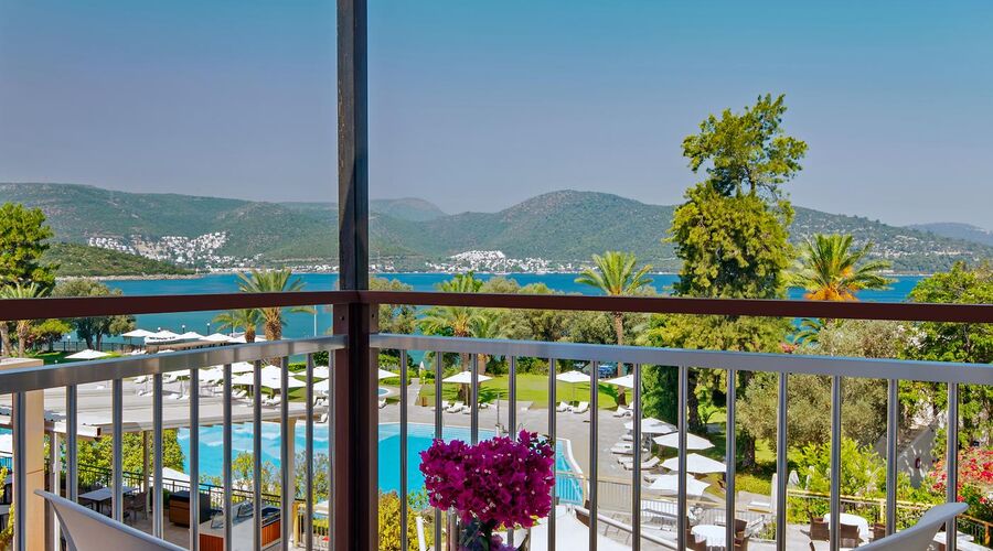 DoubleTree By Hilton Bodrum Işıl Club Resort  5*