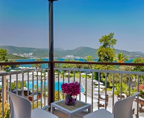 DoubleTree By Hilton Bodrum Işıl Club Resort  5*