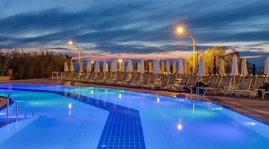 Ramada Hotel & Suites By Wyndham Kuşadası 4*