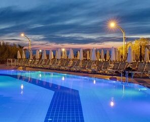Ramada Hotel & Suites By Wyndham Kuşadası 4*