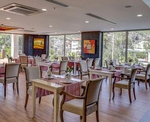 Ramada Hotel & Suites By Wyndham Kuşadası 4*