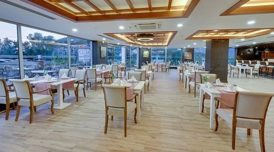 Ramada Hotel & Suites By Wyndham Kuşadası 4*