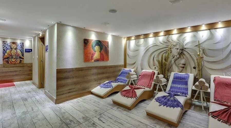 Ramada Hotel & Suites By Wyndham Kuşadası 4*
