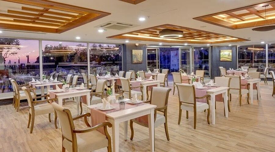Ramada Hotel & Suites By Wyndham Kuşadası 4*