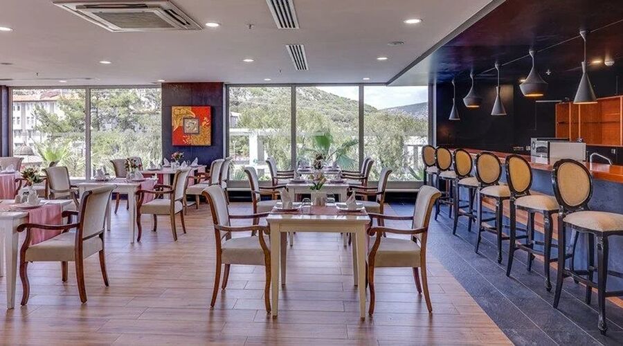 Ramada Hotel & Suites By Wyndham Kuşadası 4*