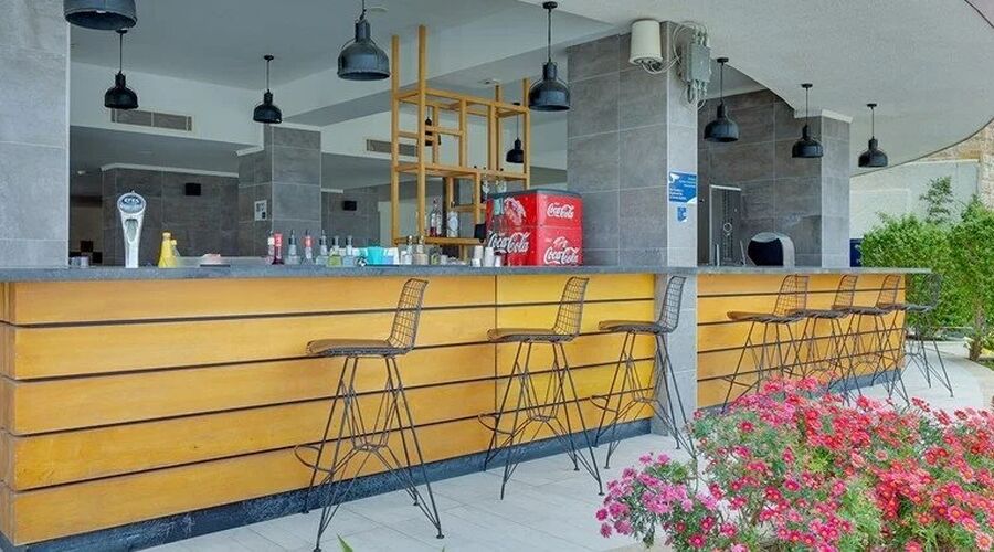 Ramada Hotel & Suites By Wyndham Kuşadası 4*