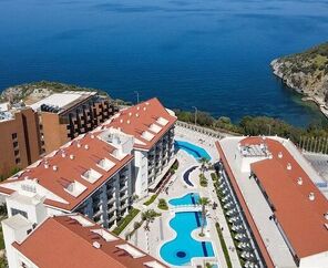 Ramada Hotel & Suites By Wyndham Kuşadası 4*