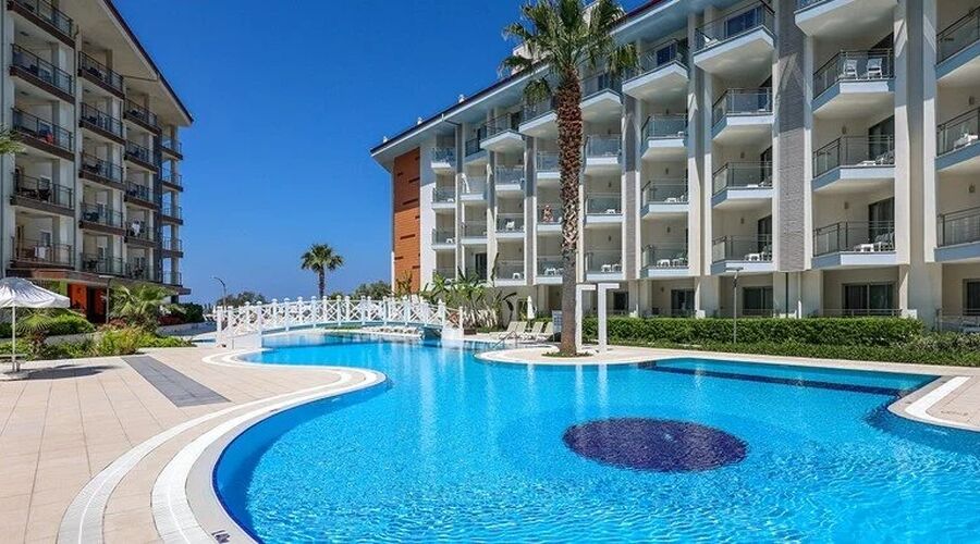 Ramada Hotel & Suites By Wyndham Kuşadası 4*