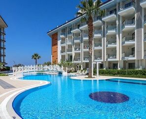 Ramada Hotel & Suites By Wyndham Kuşadası 4*
