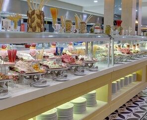 Ramada Hotel & Suites By Wyndham Kuşadası 4*
