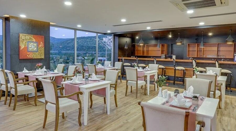 Ramada Hotel & Suites By Wyndham Kuşadası 4*