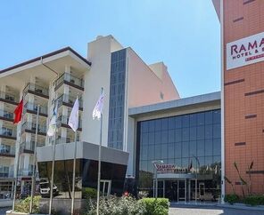 Ramada Hotel & Suites By Wyndham Kuşadası 4*