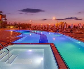 Ramada Hotel & Suites By Wyndham Kuşadası 4*