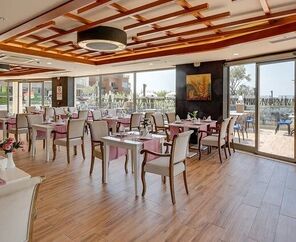 Ramada Hotel & Suites By Wyndham Kuşadası 4*