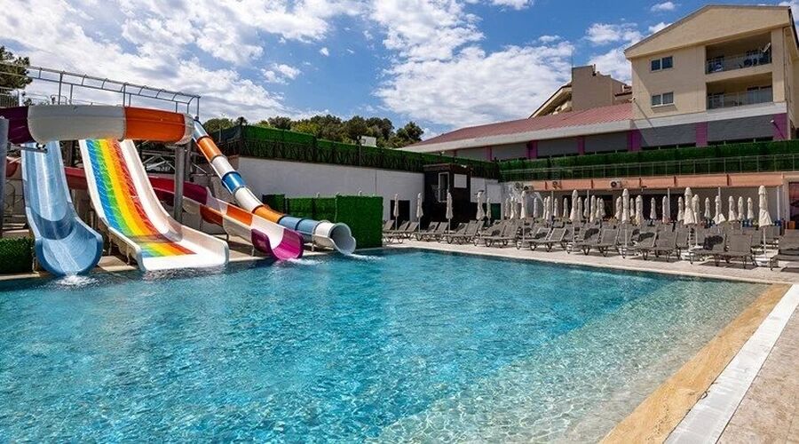 Ramada Hotel & Suites By Wyndham Kuşadası 4*