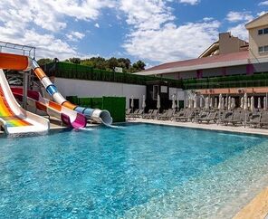 Ramada Hotel & Suites By Wyndham Kuşadası 4*