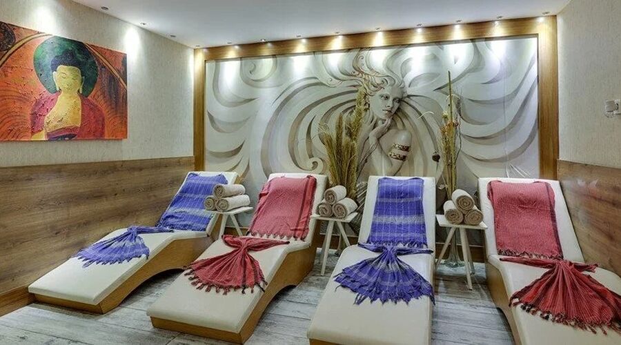 Ramada Hotel & Suites By Wyndham Kuşadası 4*