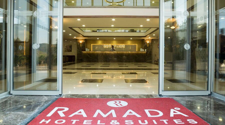Ramada Hotel & Suites By Wyndham Kuşadası 4*