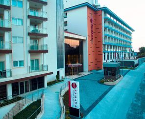 Ramada Hotel & Suites By Wyndham Kuşadası 4*