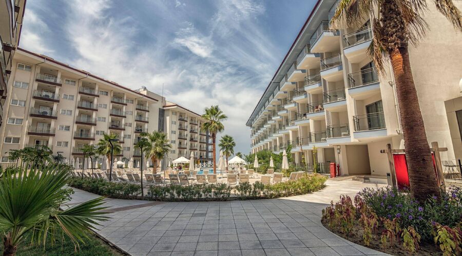 Ramada Hotel & Suites By Wyndham Kuşadası 4*