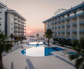 Ramada Hotel & Suites By Wyndham Kuşadası 4*