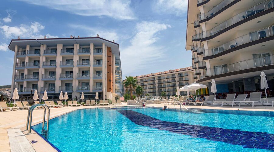 Ramada Hotel & Suites By Wyndham Kuşadası 4*