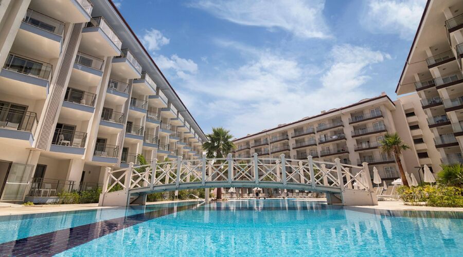 Ramada Hotel & Suites By Wyndham Kuşadası 4*
