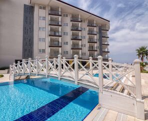 Ramada Hotel & Suites By Wyndham Kuşadası 4*