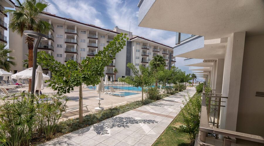 Ramada Hotel & Suites By Wyndham Kuşadası 4*