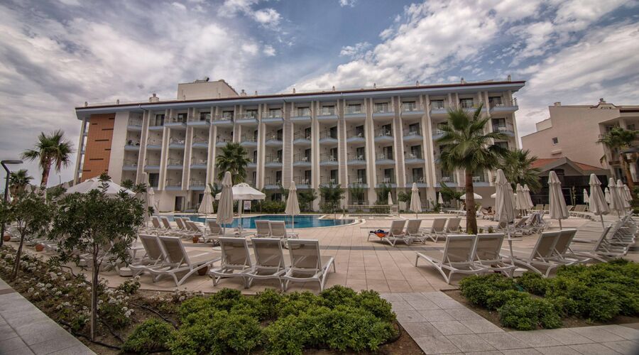 Ramada Hotel & Suites By Wyndham Kuşadası 4*