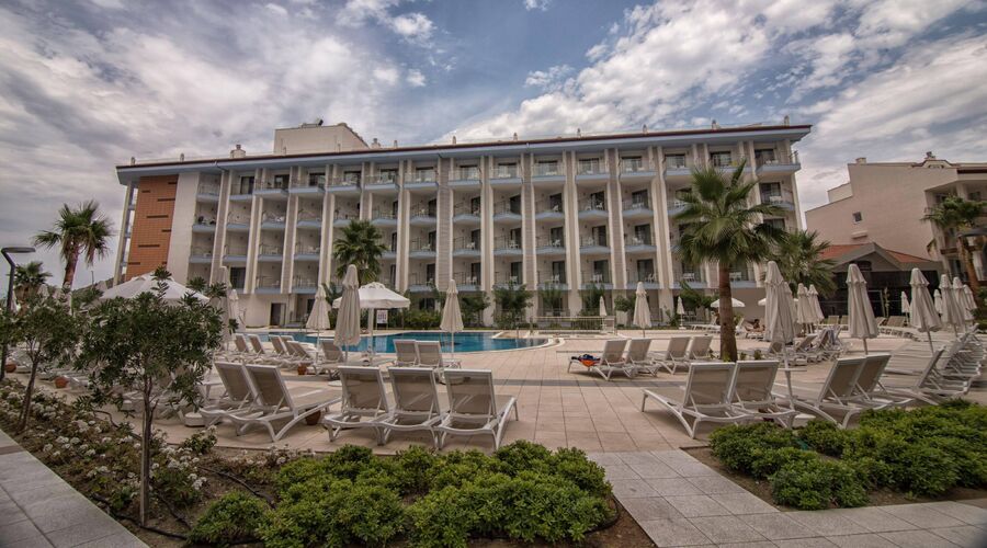 Ramada Hotel & Suites By Wyndham Kuşadası 4*