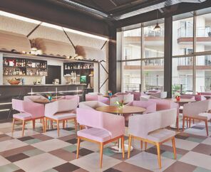 Ramada Hotel & Suites By Wyndham Kuşadası 4*