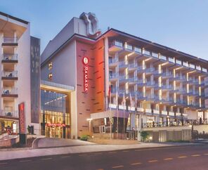 Ramada Hotel & Suites By Wyndham Kuşadası 4*