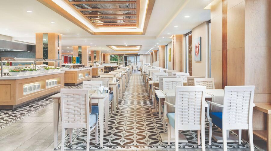 Ramada Hotel & Suites By Wyndham Kuşadası 4*