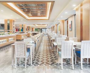 Ramada Hotel & Suites By Wyndham Kuşadası 4*
