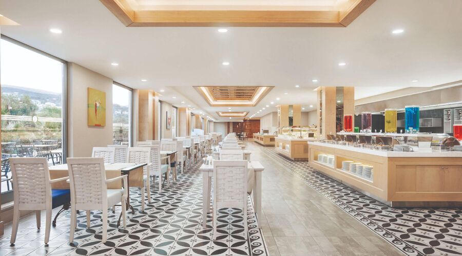 Ramada Hotel & Suites By Wyndham Kuşadası 4*